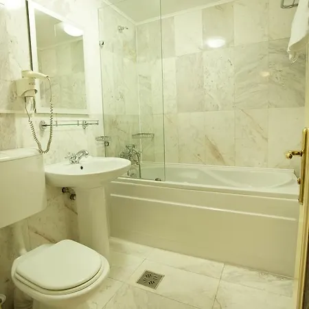 Hanu' Berarilor Otel 3*
